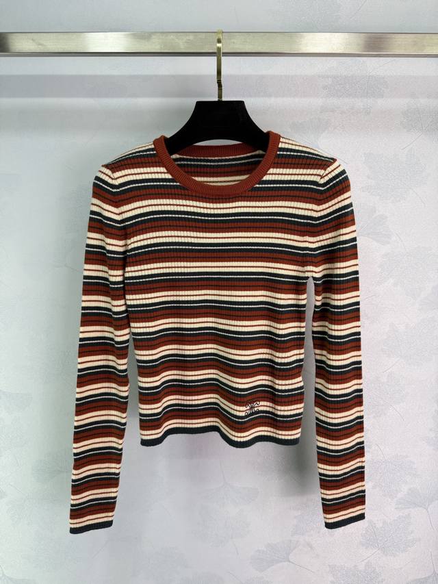 Ce*25 New early fall striped knit long sleeves with contrasting stripes and a sm