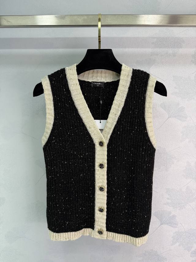 Ch*New 2025 Early Fall contrast-colored knitted vest! Woven from custom wool yar