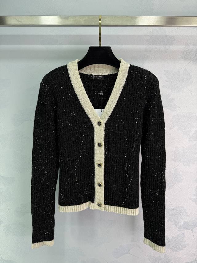 Ch* 2025 Early Fall new contrast-color V-neck knitted cardigan! Woven from custo