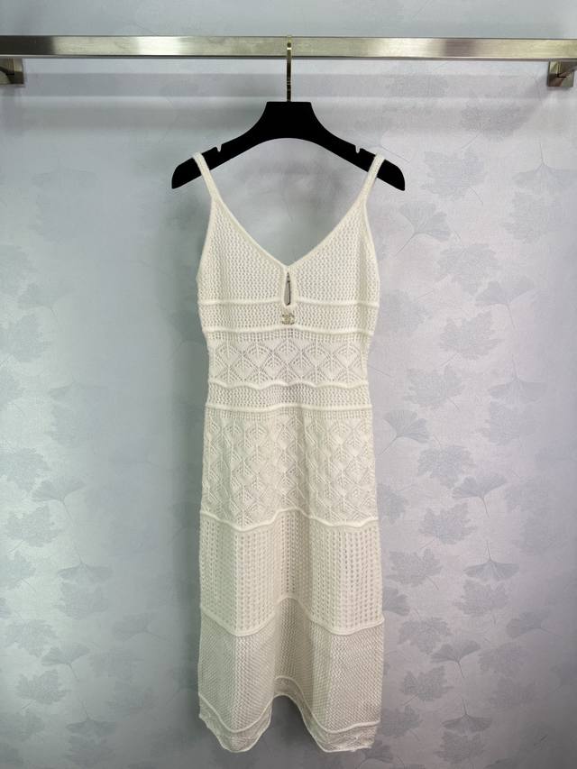 Chane*2025 Early Fall New Off-White Hollow Knit Dress V-Neck Design French Croch