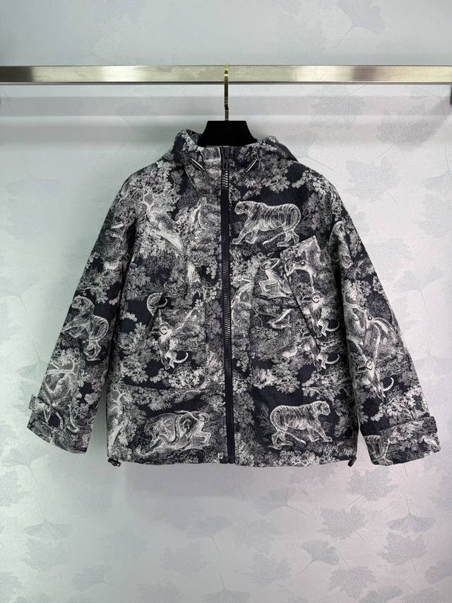 Dio*25's new animal jungle jacquard hooded jacket is definitely the hottest item
