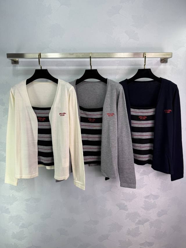 Pr*2025 Early Fall new knitted two-piece suit. The fabric is light and breathabl