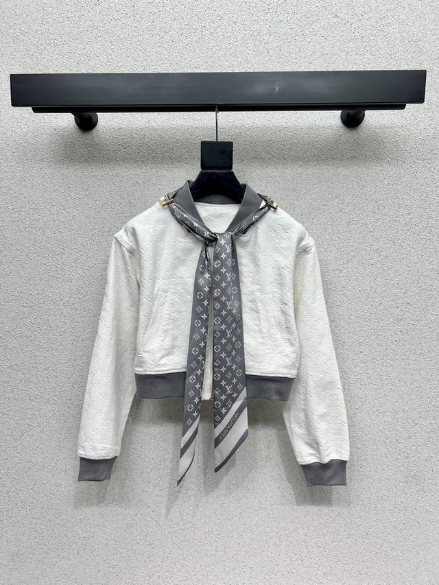 L silk scarf denim jacket is available separately! Versatile and suitable for ev
