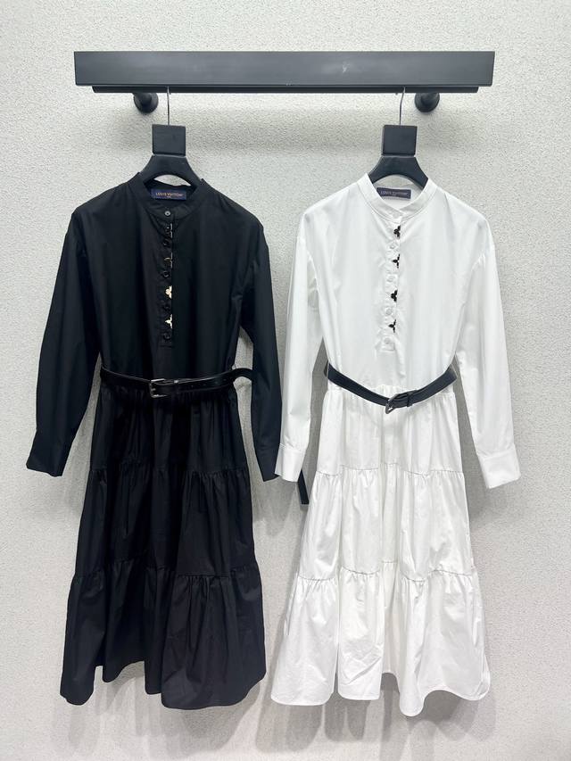 L's metal design dress with belt! Classic and stylish, perfect for any style! Hi