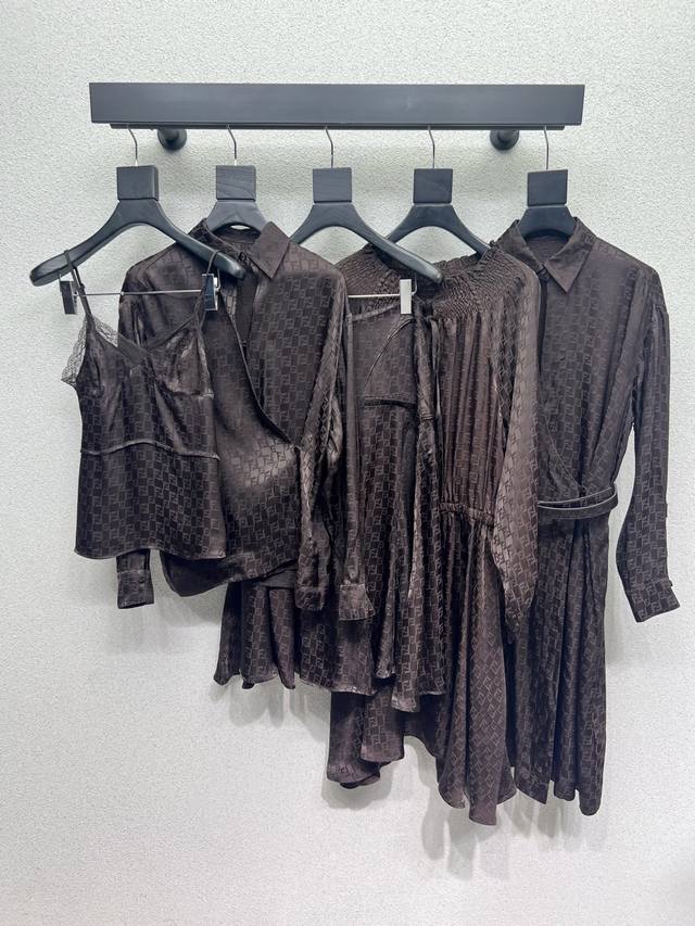 Fd's series of Ff brown shirts are a classic, age-defying piece with a delicate,