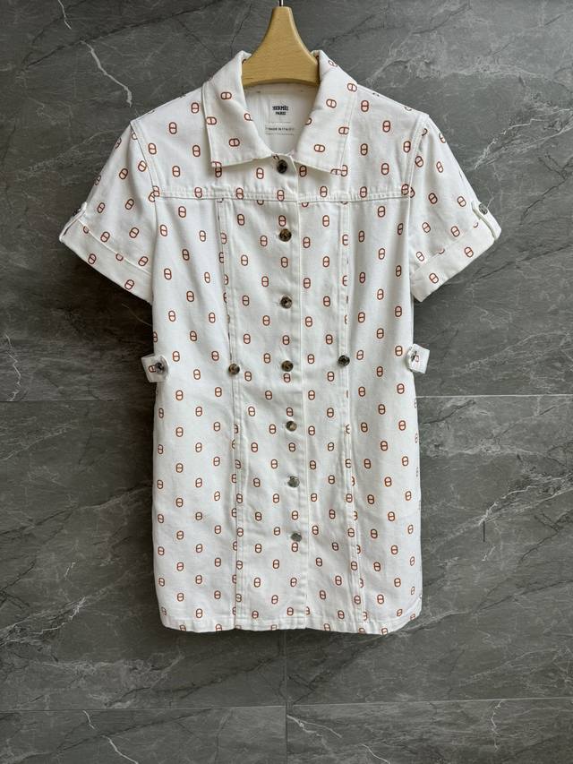 Early Fall new styles are out! H's pig nose dress from the 2025 Fall/Winter col