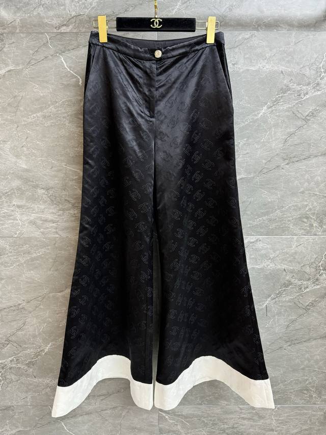 Early fall new models are out! Xiangjia Double C Dark Pattern Flared Pants 2025