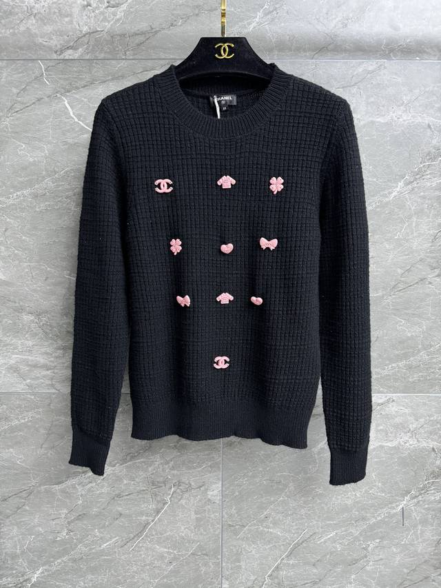 Early Autumn new styles are here! Xiangjia 3D logo sweater. 2025 Autumn/Winter