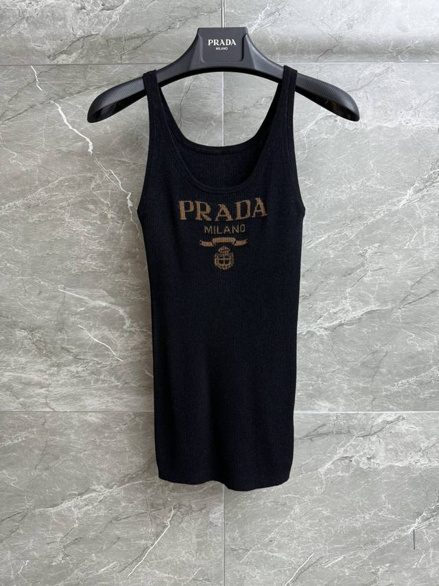 Early Fall new styles are out! P's logo vest, a versatile 24-piece early fall c