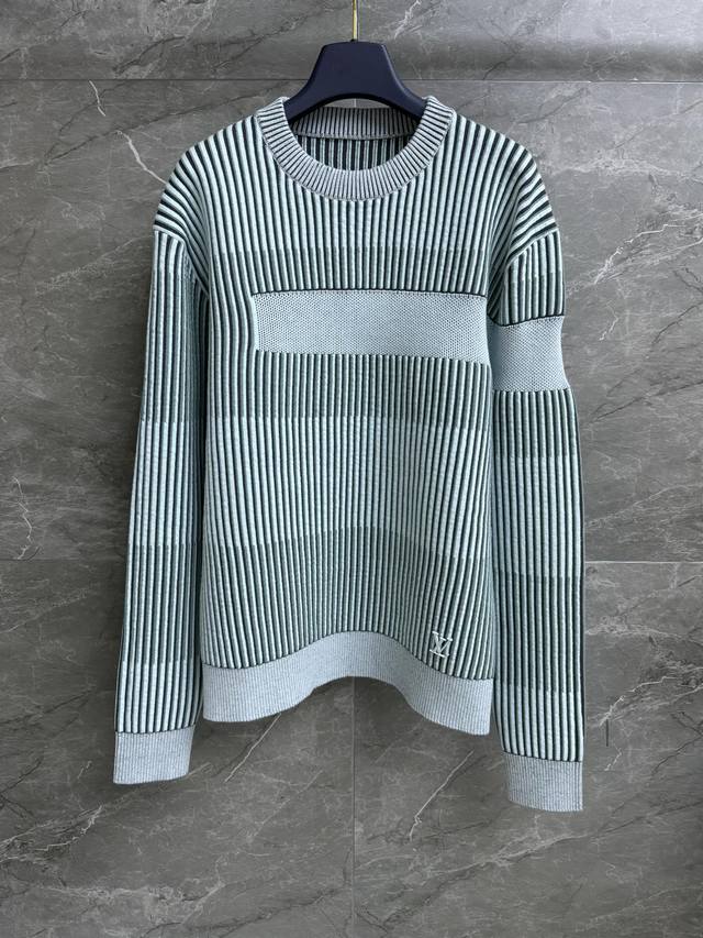 Early Fall new styles are here! L's striped jacquard sweater for fall/winter. R