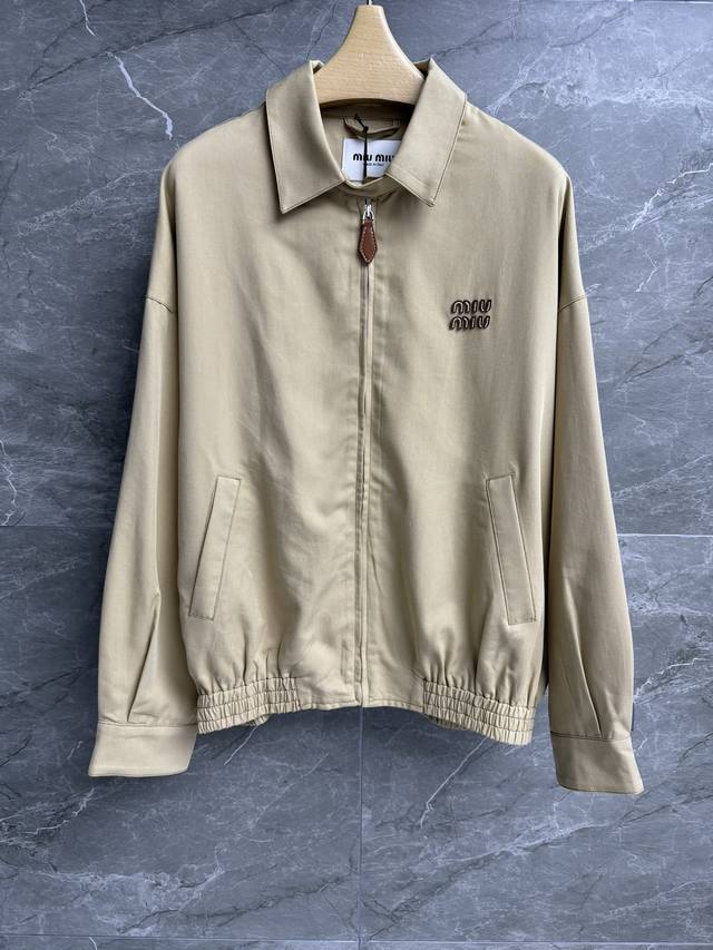 Early Fall new arrivals! Miu beige jacket from the 2025 Fall/Winter collection.