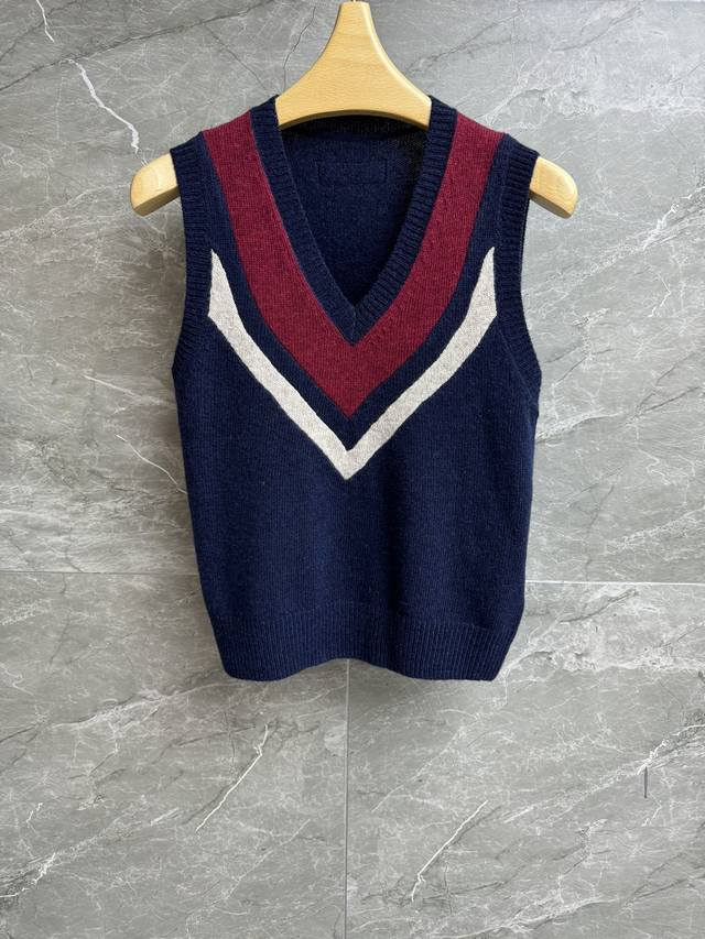 Early Fall new arrivals! Miu contrasting knitted vest from the 2025 Early Fall