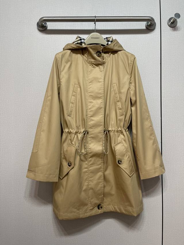 Bur 25 Fall/Winter New Style! Crafted from lightweight coated cotton gabardine w
