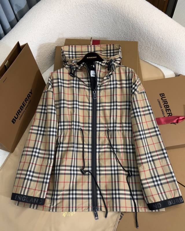 Burberr* 25 Early Spring! A micro-label recycled polyester hooded jacket with a