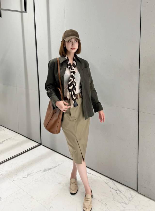 New 25New embroidered linen shirt Color: Green and White Size: Sml DDD