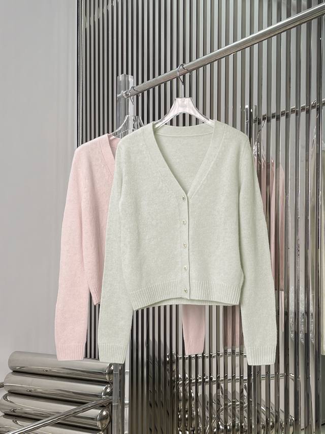 Actual photos Latest D 25New Bee Embroidery Cashmere Knitted Vest Color: Pink G