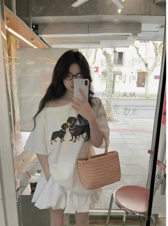 New 25New Dachshund Off-shoulder T-shirt Size: Sml DDD