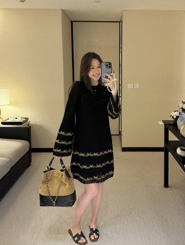 New Latest Ch 25New Water Sleeve Knit Dress Color: Black and White Size: Sml DD