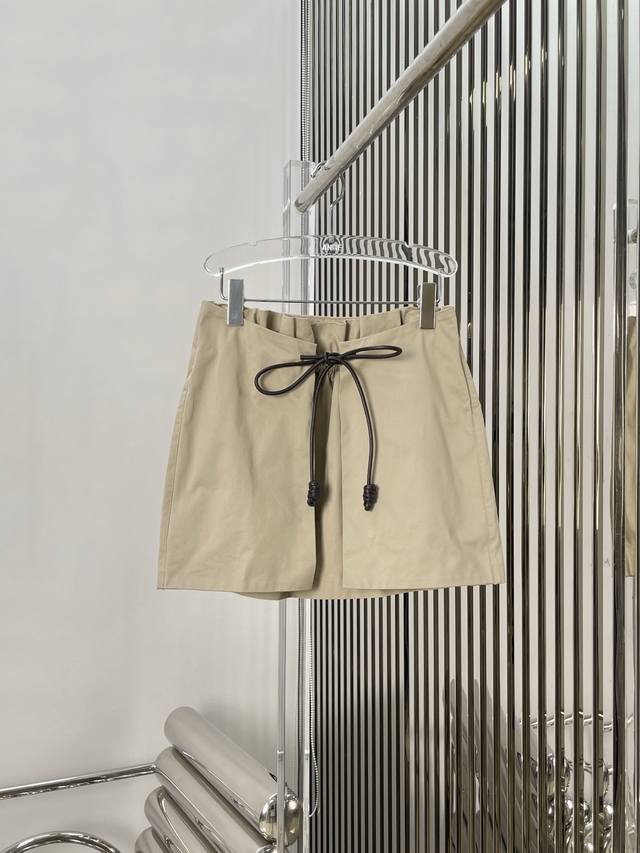 Actual photos of the latest Loe 25New leather drawstring fake two-piece pleated