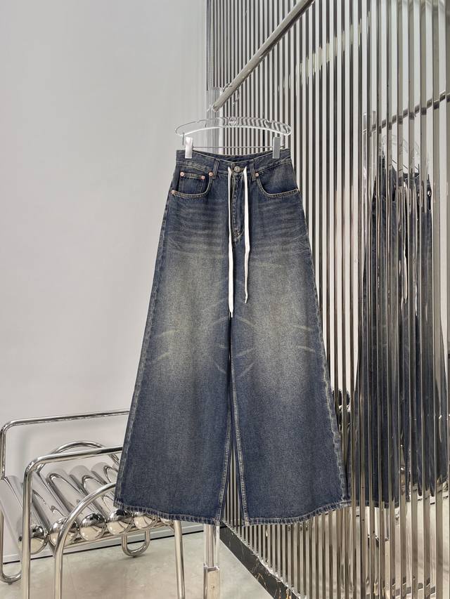 Actual photos of the latest Mm6 25New tie-drawstring washed and distressed jean