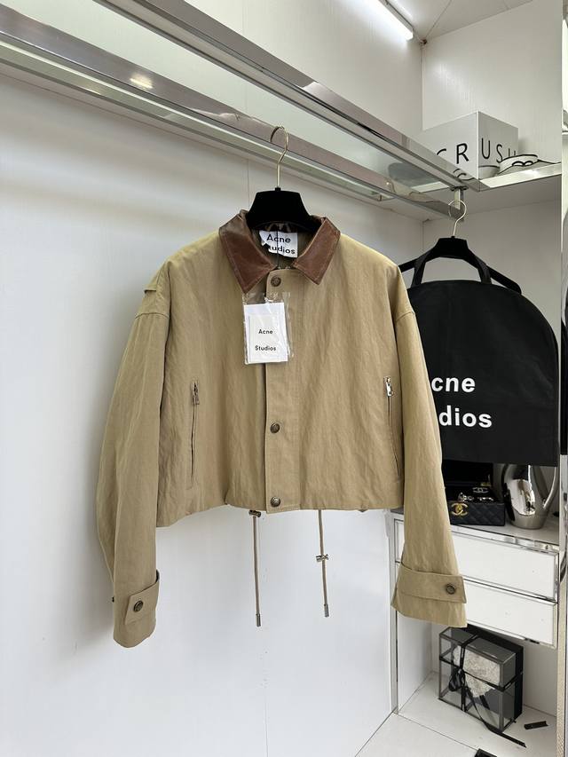 Short 25 F Acne's limited edition autumn and winter barn-style jacket is so cool