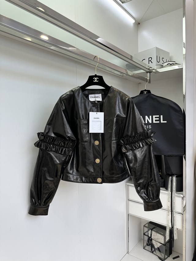 25 Af Chanel Haute Couture Collection. As we all know, Chanel doesn't have many