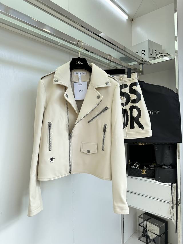 25 F Dior's latest autumn/winter 2025 collection, this hand-painted motorcycle j