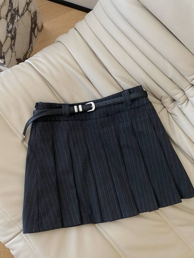 25Pf Autumn/Winter Pleated Striped Belt Short Skirt. The A-line silhouette is na