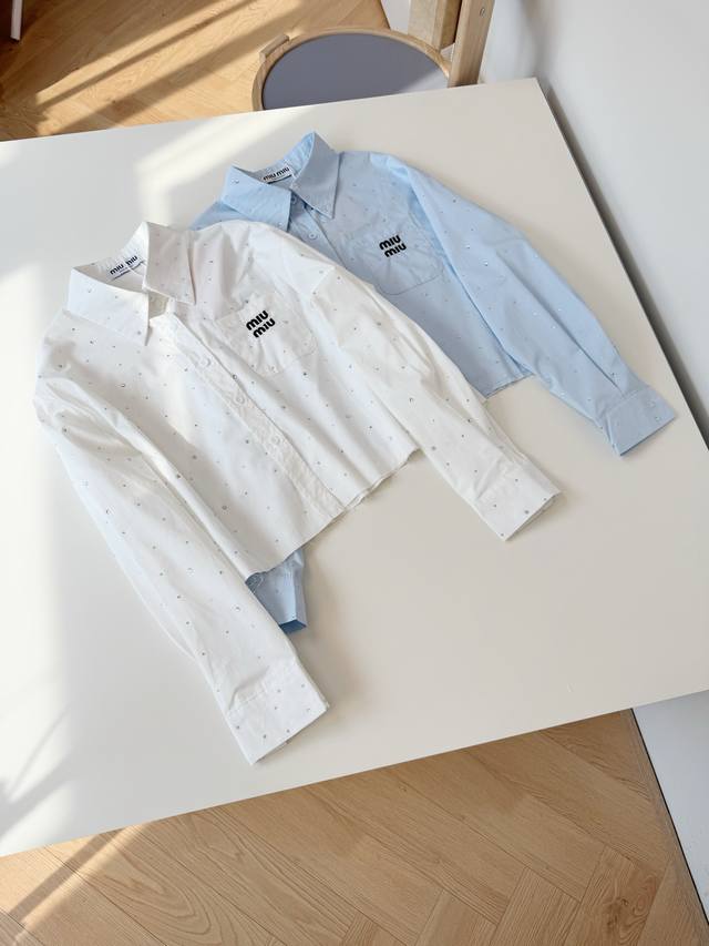 High-temperature hot-stamped rhinestone girly shirt has both design and recognit