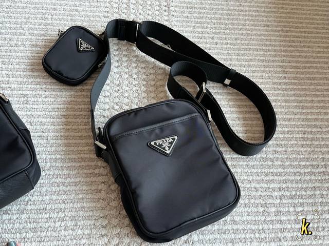 With boxSize: 20 15Cm prad new camera bagI really like its simple and textured d