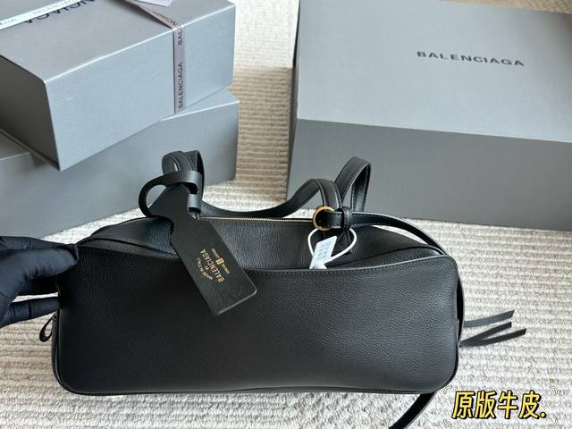 Original cowhide Cool and handsome ceiling Balenciaga's new bowling series is r