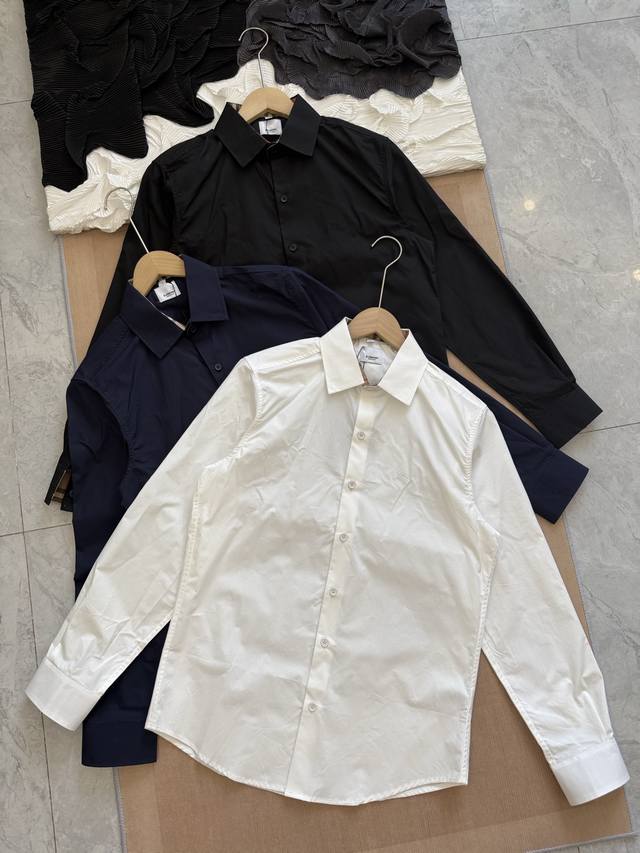 Burberry's tricolor warhorse logo embroidered long-sleeved shirt. This shirt per