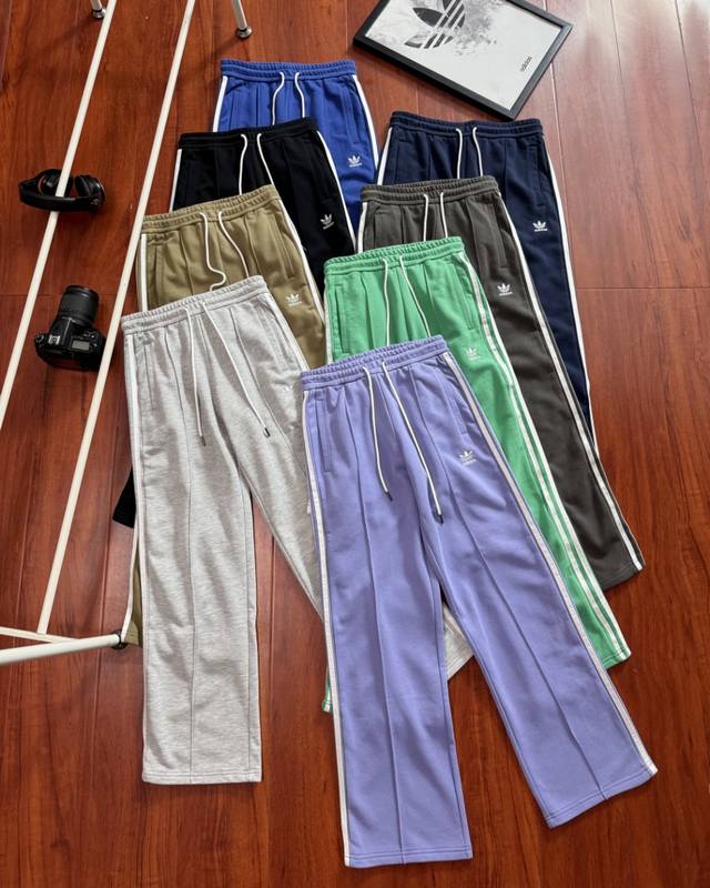 Original quality, same as the counter style Adidas Trefoil straight-leg sweatpa