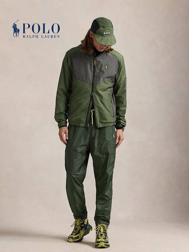 Details: Authentic quality! A perfect replica of the urban functional aesthetic