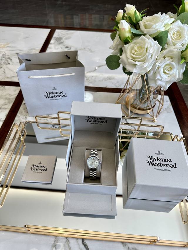 Picture packaging Viviennewestwood Empress Dowager watch, the Empress Dowager wa