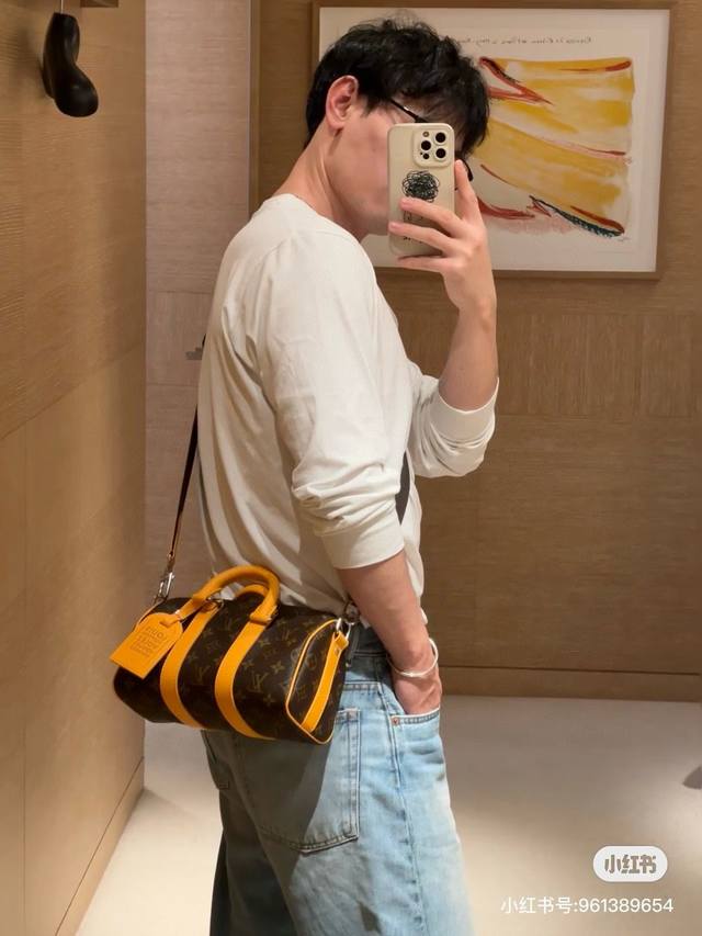 Lv Keepall 25 monogramThe history of Lv Keepall 25 can be traced back to the 195