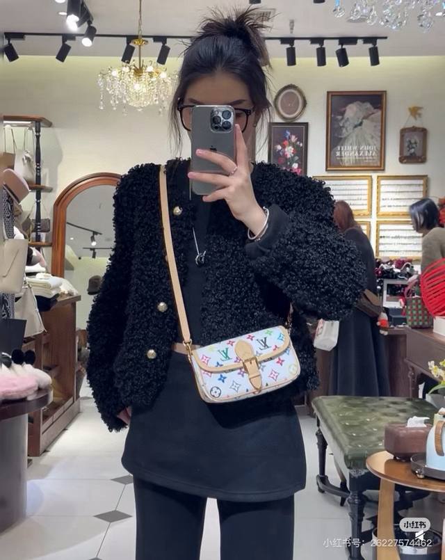 Lv Murakami's white tri-color Diane Mini Underarm Baguette Bag) is a romantic an