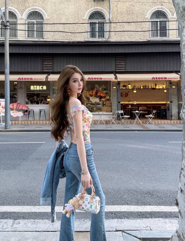 Lv Murakami Takashi's White and Tricolor Nano Speedy Pillow Bag This white trico