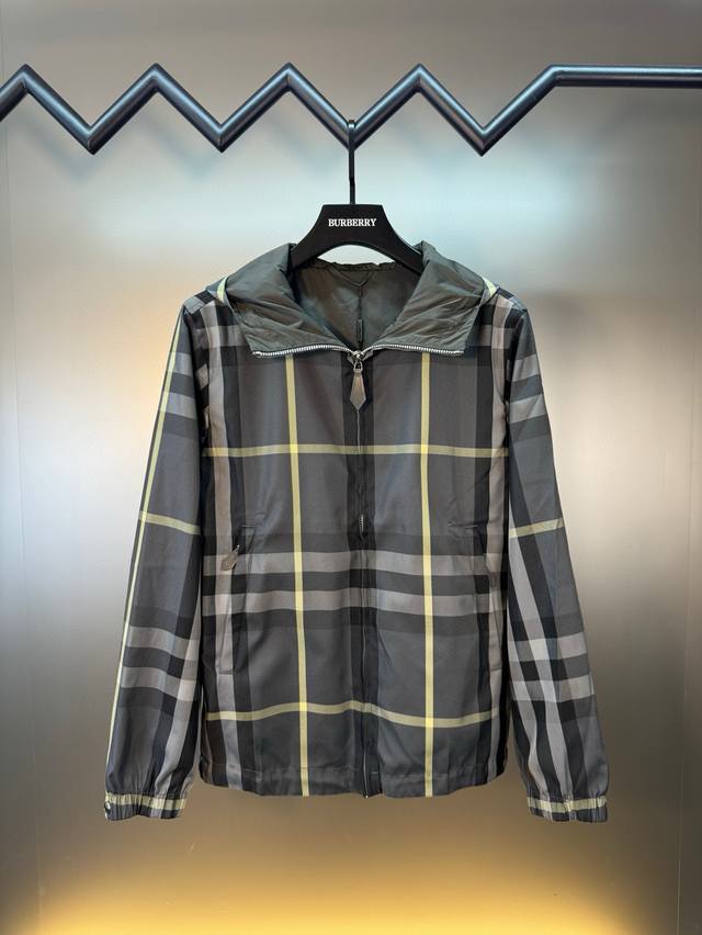 Original 1:1 replica of Burberry's classic gray check reversible hooded jacket.