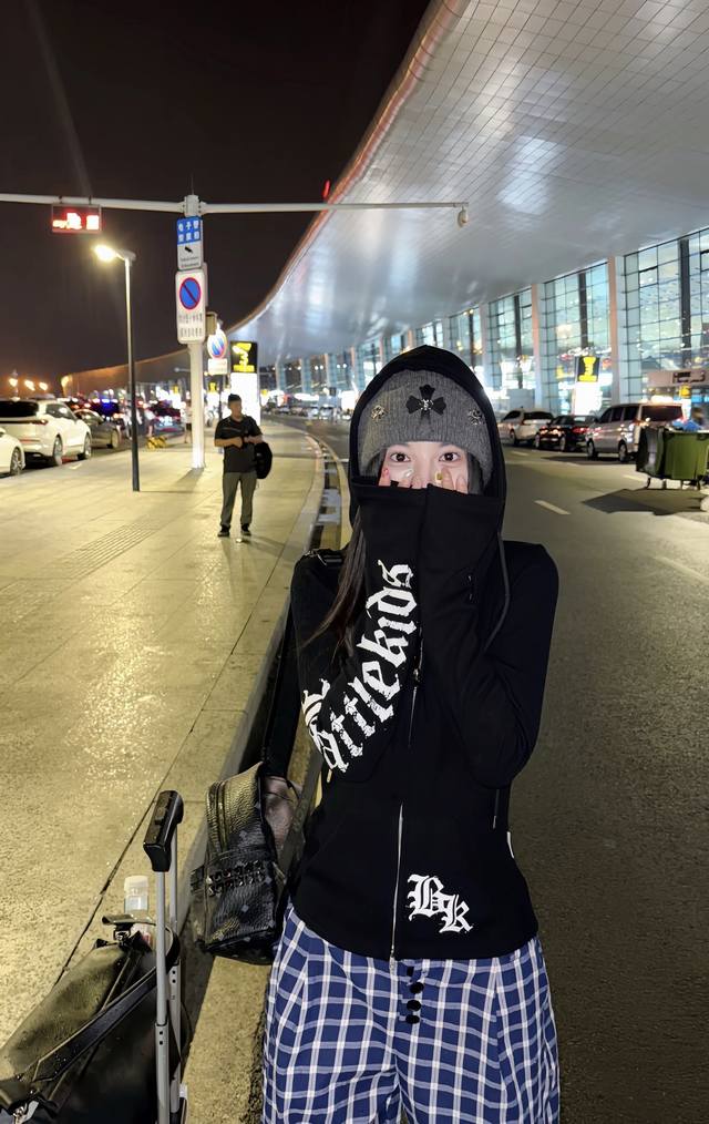 Very healing and gentle high-end black Easy to wear and easy to match ~