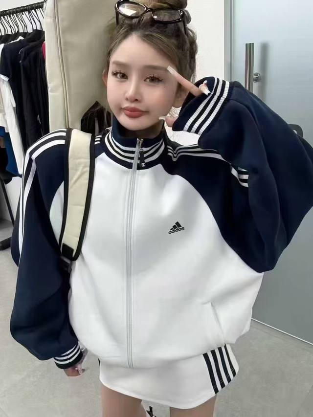 Adidas Vintage Three-Bar Web Embroidered Logo Zipper JacketAdidas' new product i