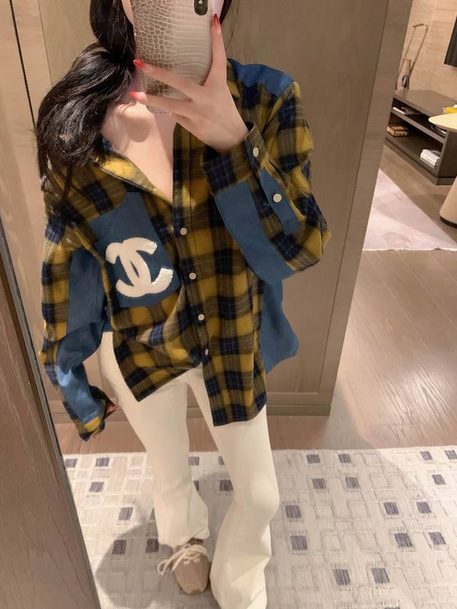 Single item to enhance the atmosphere Highly saturated shirts are decisively ke