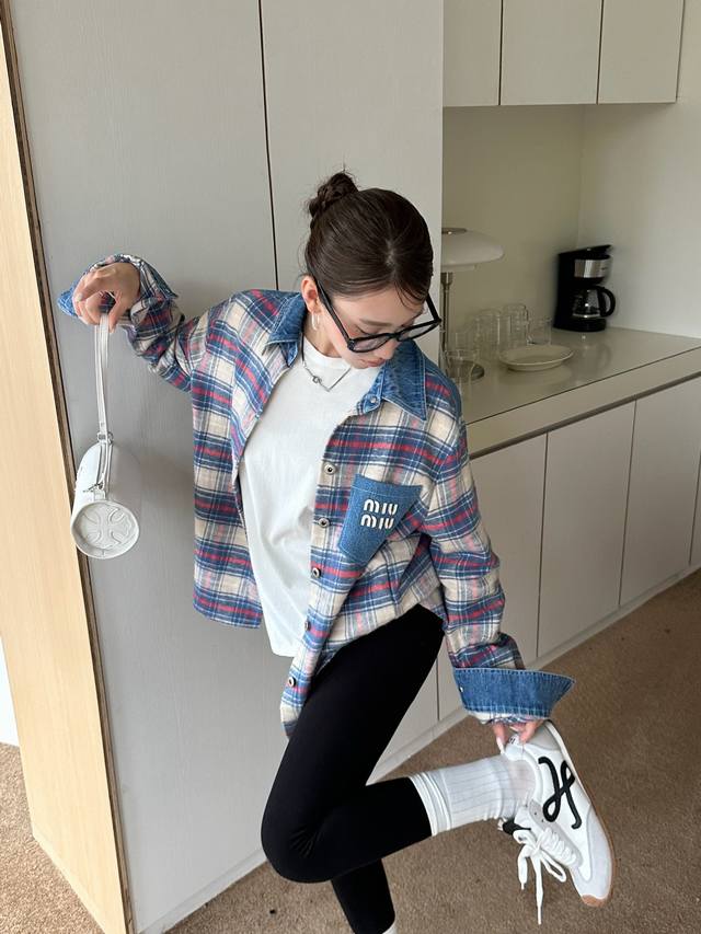 Miumiu Miu Miu 25Ss new denim and brushed plaid shirt can be worn as a base laye