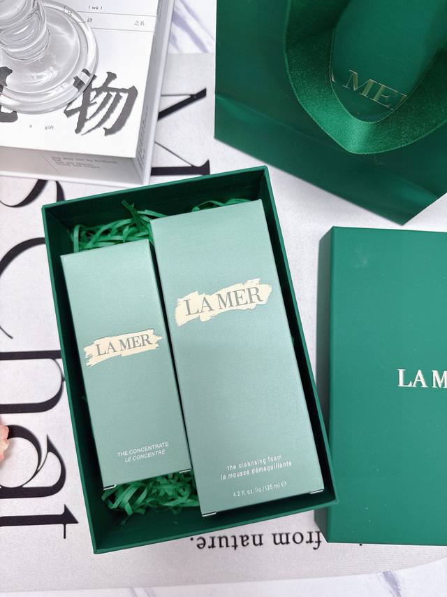 La Mer Facial Cleanser and Repairing Essence Two-Piece Set "Pamper yourself, sta