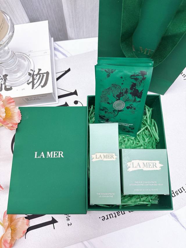 La Mer Repairing Essence Eye Cream and Mask Six-Piece Set "Pamper yourself, sta