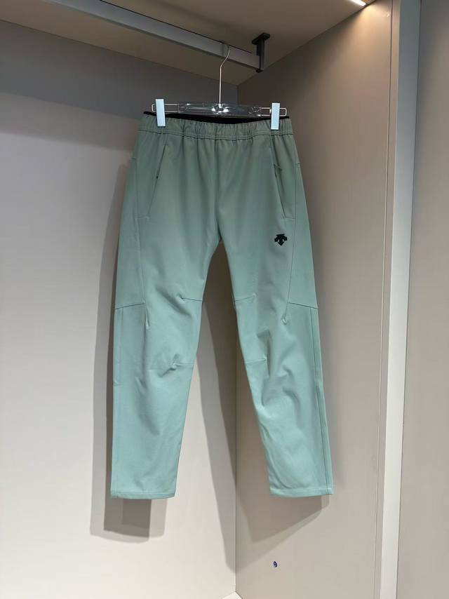 New arrival: Dst men's trousers. These Descente casual sports trousers are a st