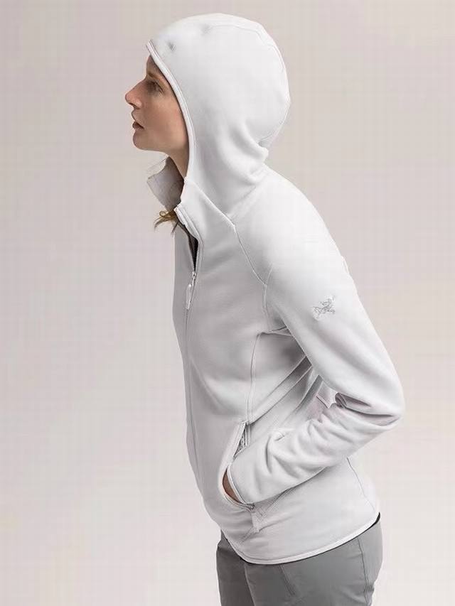 The Arc'teryx Women's Kyanite Hoodie is a top choice for leisure travel, focusin