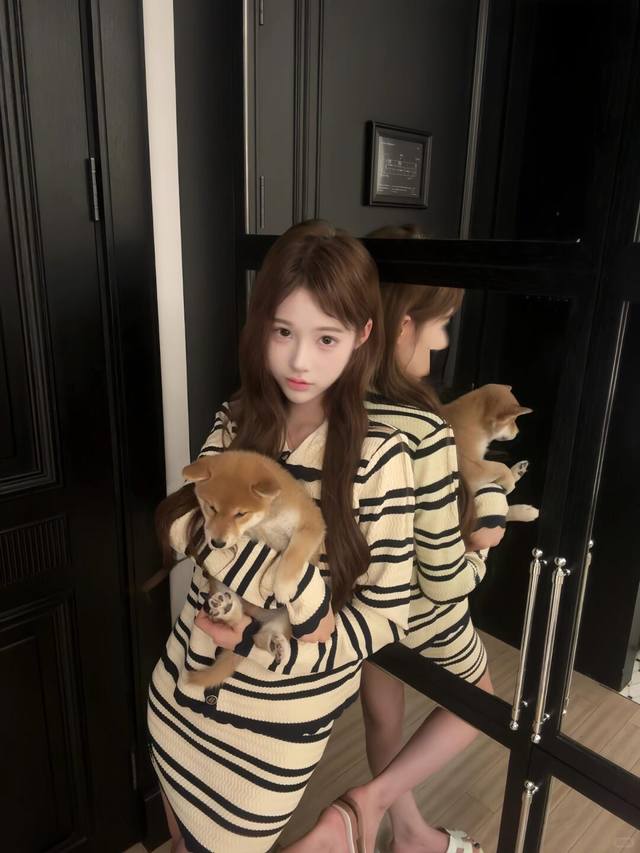 Haute couture suitMiumiu Miu Miu striped knit suitIt's so beautiful~ The knitted