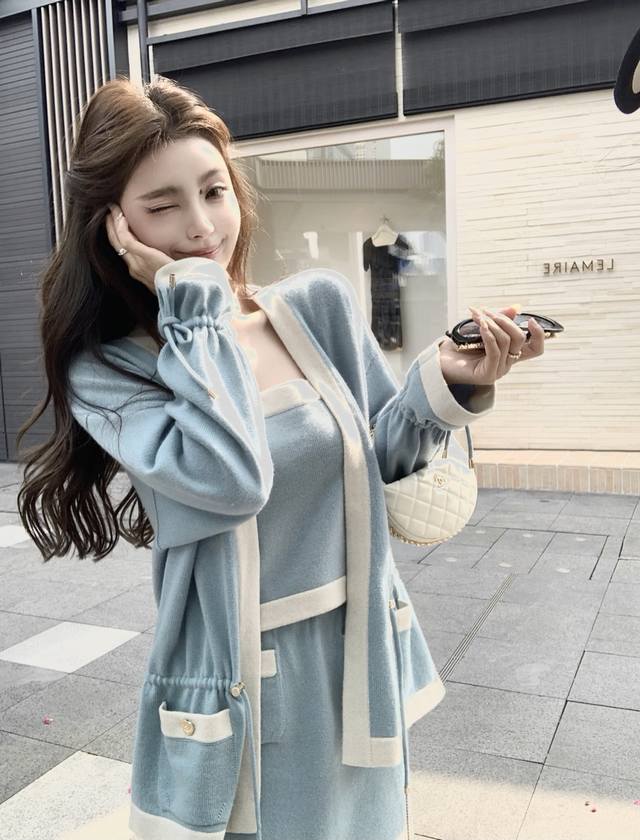 Haute couture three-piece suitChanel Chanel Chanel style blue knit suitI like th