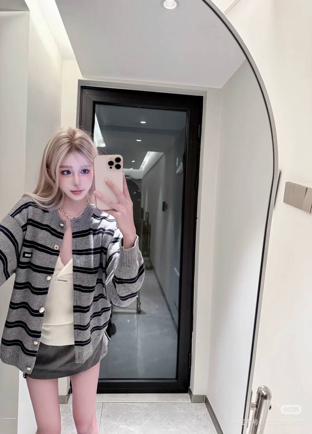 High-end hot-selling model Miumiu Miu Miu striped knitted cardigan Miu striped c